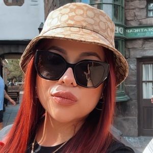 Meet your Posher, Astrid